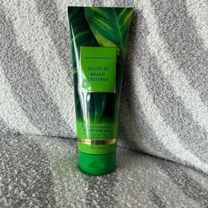 Bath & Body Waikiki Beach Coconut Body Cream
